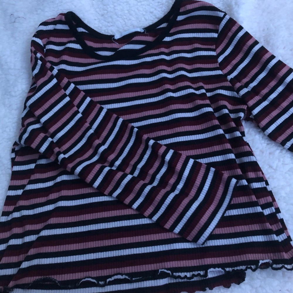 Striped cropped shirt🏷